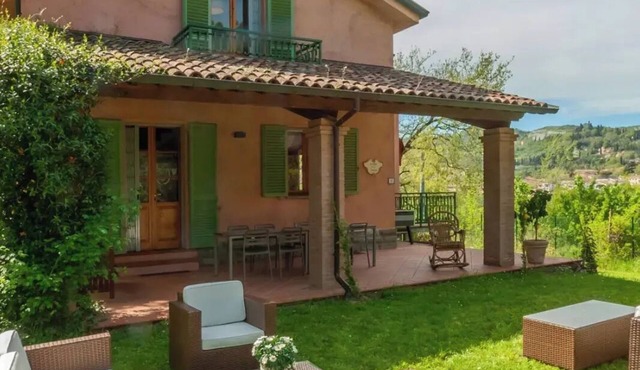 Wonderful villa with infinity pool just above Brisighella spa