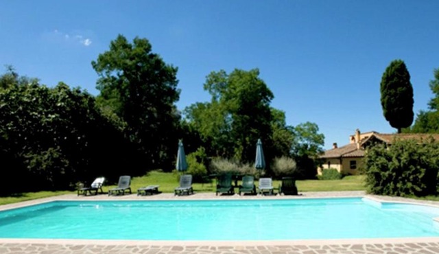 Workers land on estate with pool near Pisa and Florence