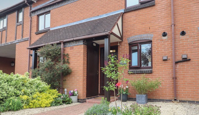 WREN COTTAGE - HERITAGE MEWS, family friendly in Stratford-Upon-Avon