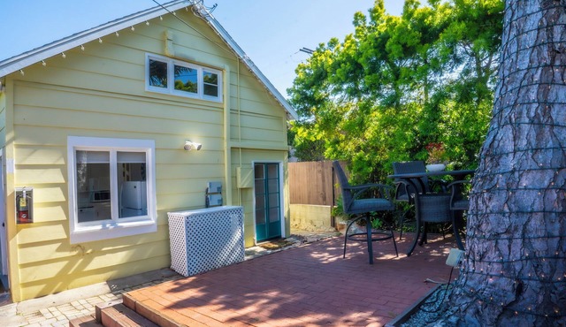 Yellow Beach House 500' to the Waves- Electric Car Charger!