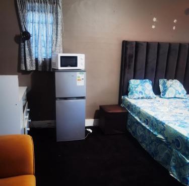 Yellow Stars Guesthouse