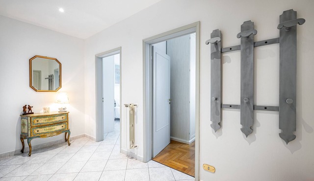 YiD Bright 2 Bedrooms, Equipped Kitchen