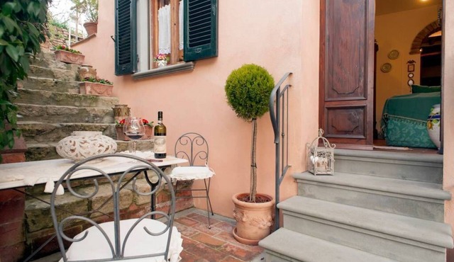 Your home in the center of Tuscany with Hot tub, Air Conditioning and Deck
