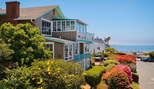 Your perfect short escape: surf, sand and a charming iconic beach cottage.