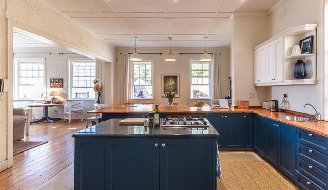 Zonnendal Family Home in charming Kalk Bay