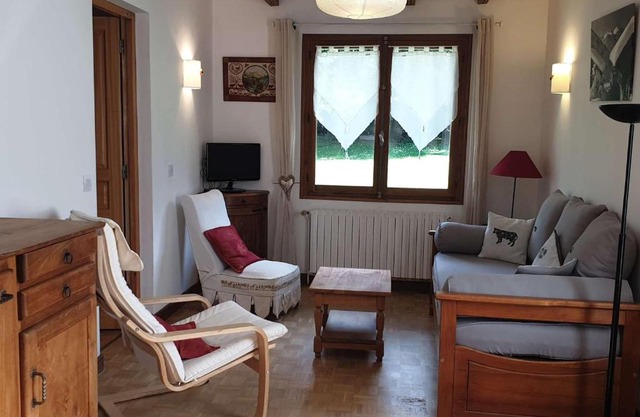 Chalet cosy pour 2-3 pers. avec jardin au cœur du village, à 5 min du ski et proche des commerces - FR-1-342-274