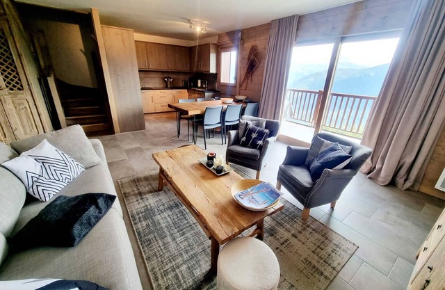 Duplex Apt for 8 with Pool and Parking, Les Saisies