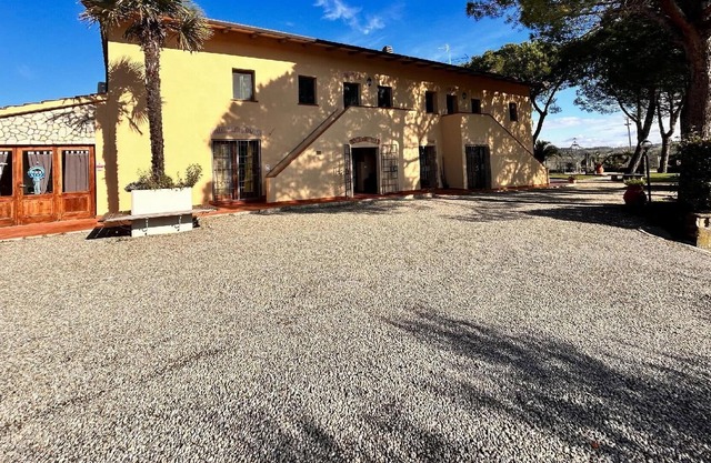 Holiday apartment Lari for 1 - 4 persons with 1 bedroom - Farmhouse