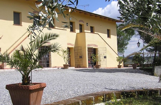 Holiday apartment Lari for 1 - 4 persons with 1 bedroom - Farmhouse