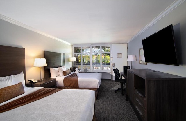 Palm Garden Hotel 