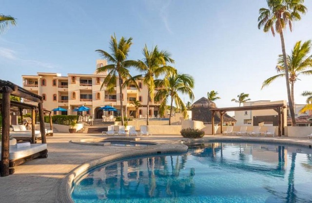 Vibrant Suite Steps to Punta Sur Golf Course
