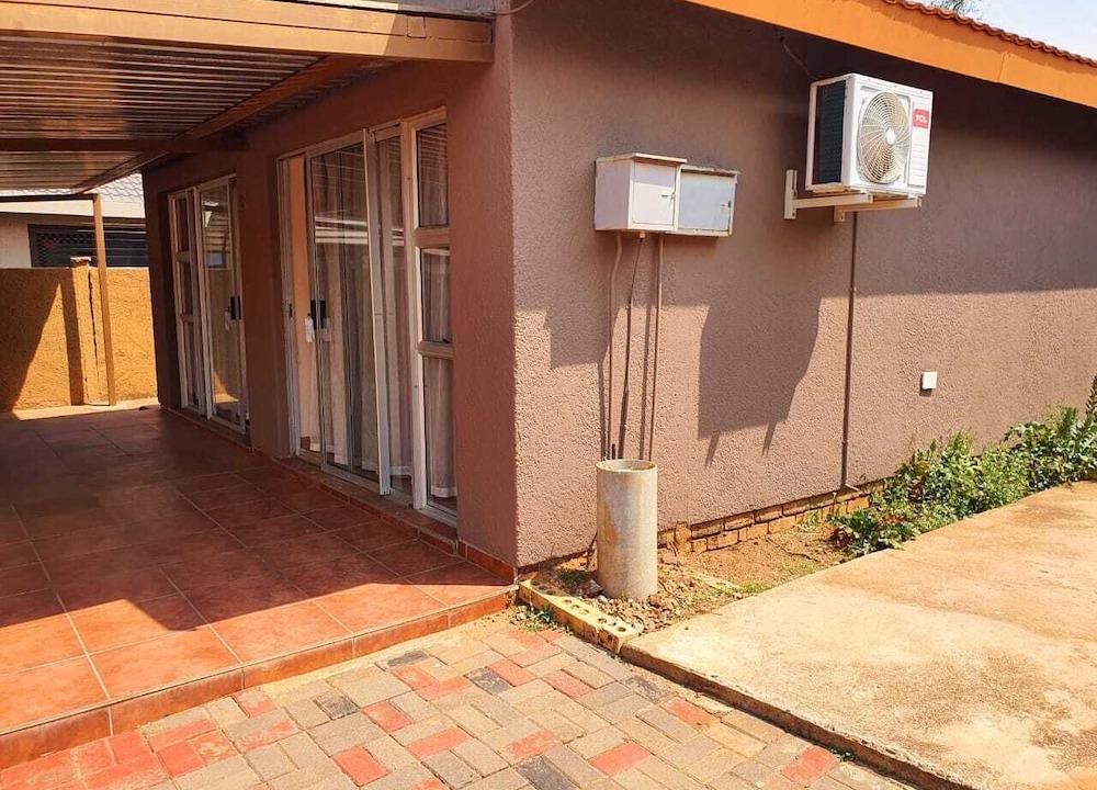 Mahikeng Hotel | 2 People Room in One of The Select Guesthouses in Mahikeng