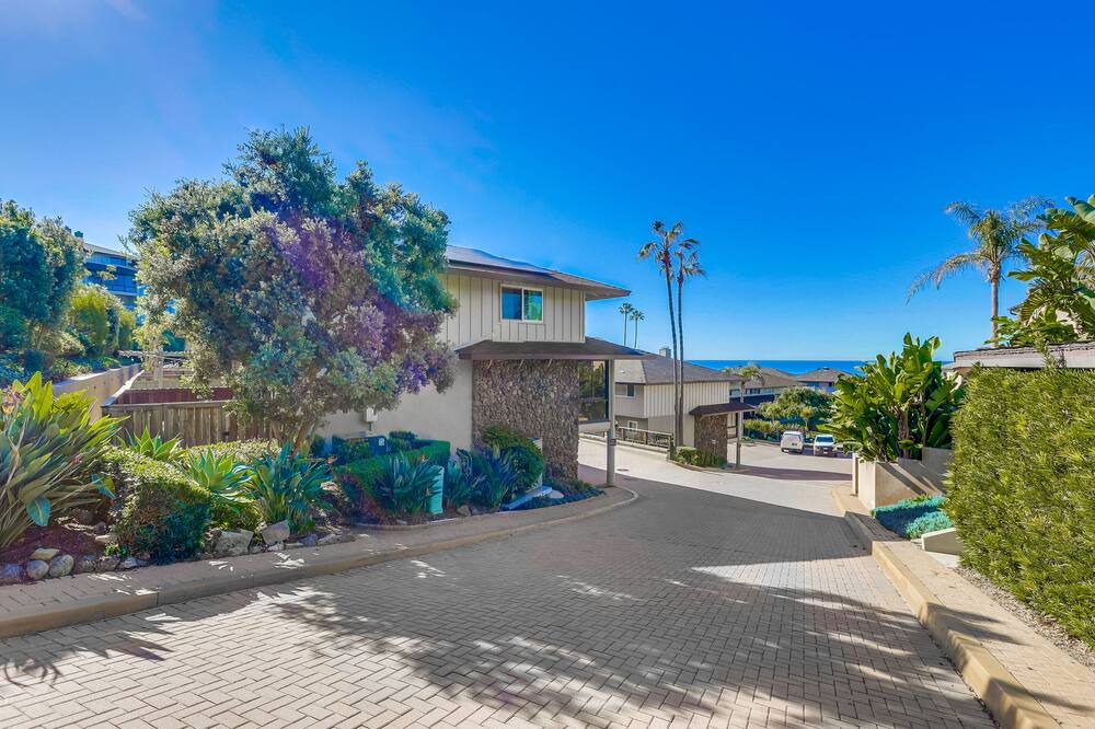South Laguna House | Ocean Front Townhome 3 BR 3 BA 2 car garage fully furnished, South Laguna beach