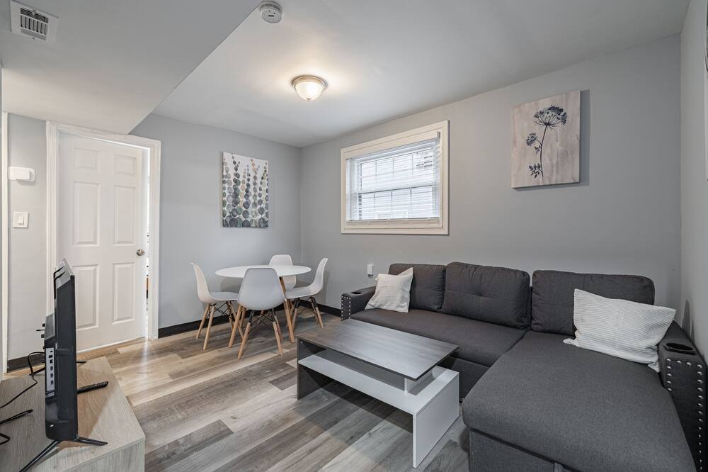 Anacostia Condo | Modern Updated Two Bedroom Condo
