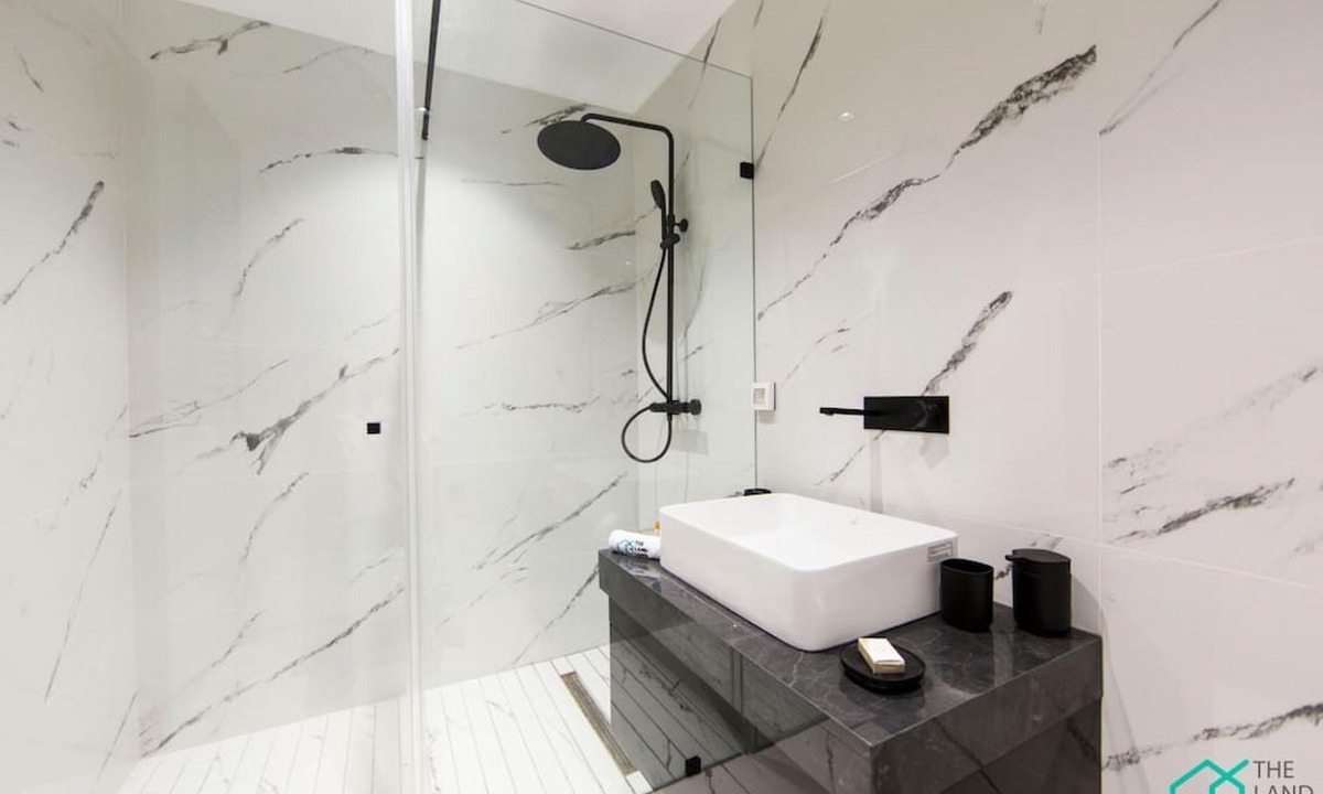 Les Berges du Lac Apartment | SUNSET 201: Luxury 2bds with gym