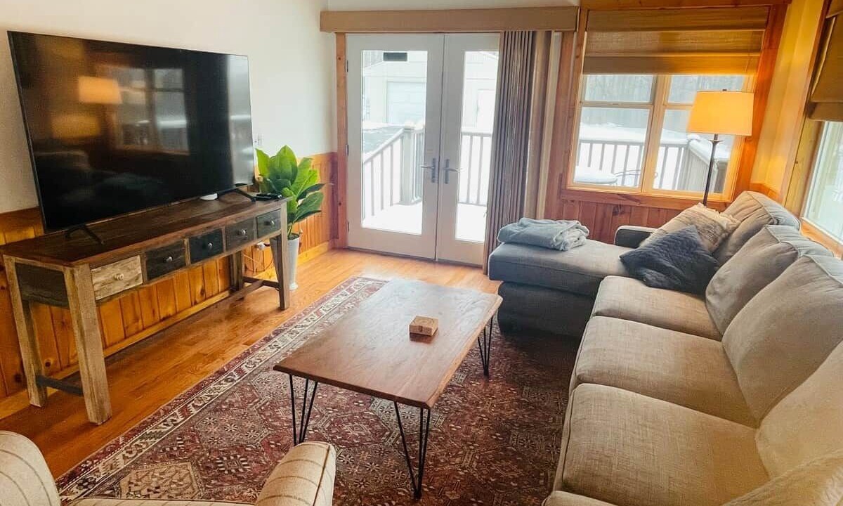 Factoryville House | Luxury Lake Cabin - 20 min to Elk Mountain