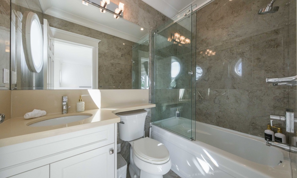 West Vancouver Villa | Luxury Oceanfront Villa with Panoramic Views - West Vancouver