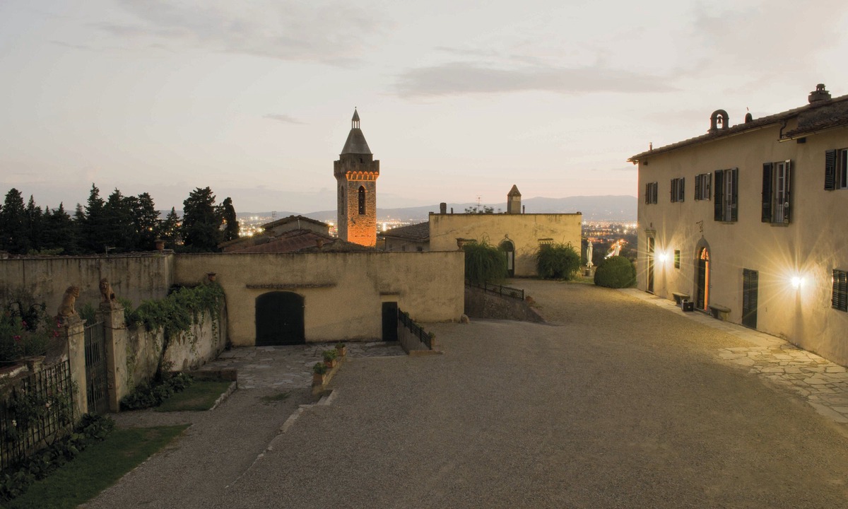Calenzano House | OLIVE TREES - FARMHOUSE ESTATE SAN DONATO