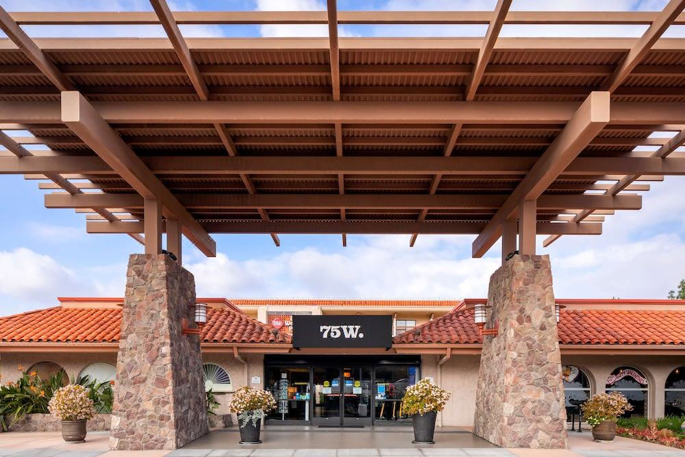Photo of Buildings in Thousand Oaks