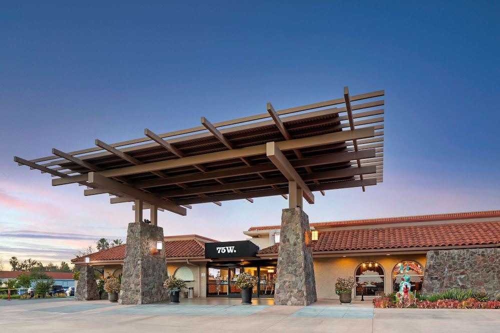 Photo of Buildings in Thousand Oaks
