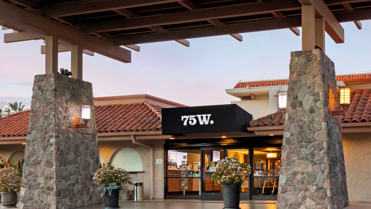 Photo of Buildings in Thousand Oaks