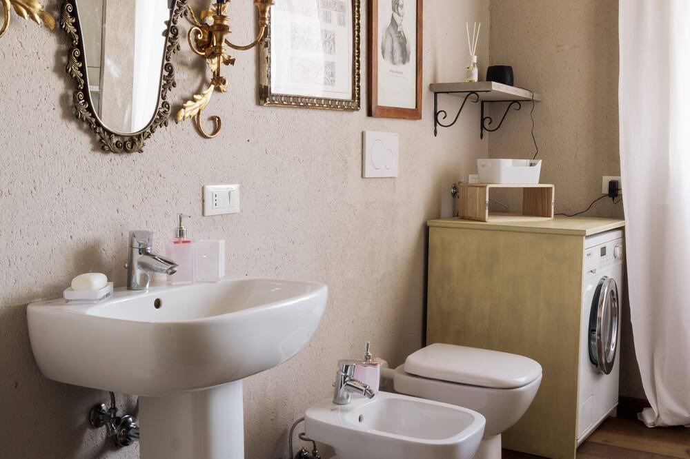 Photo of Bathroom in Botteghe di Albinea