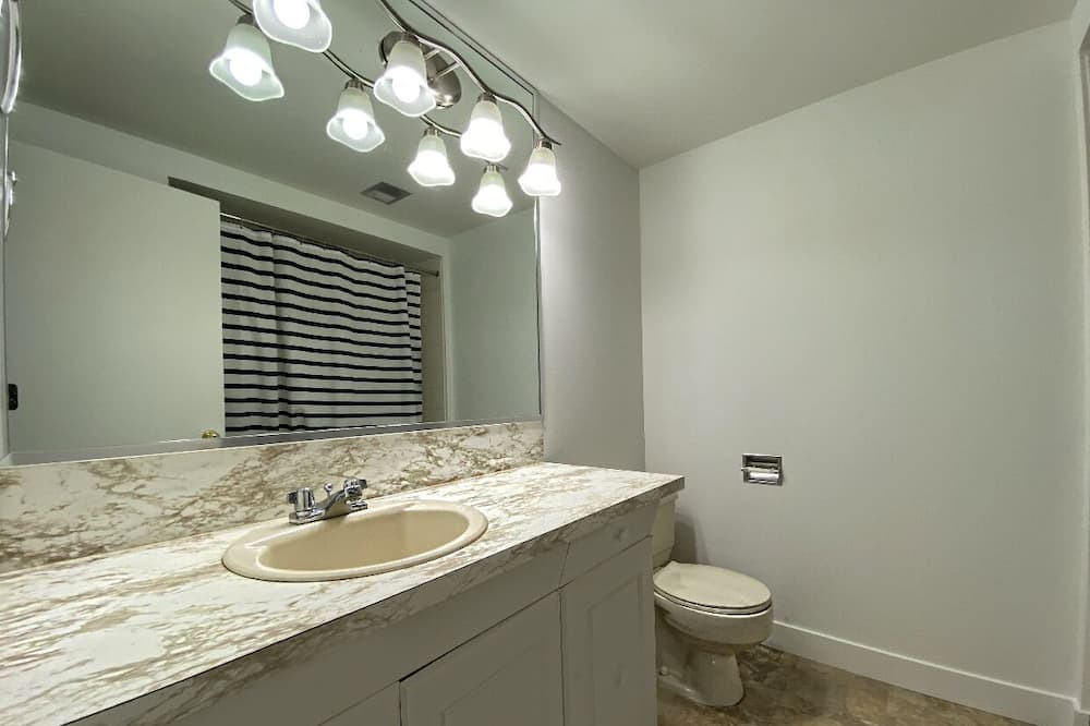 Photo of Bathroom in Hollyburn