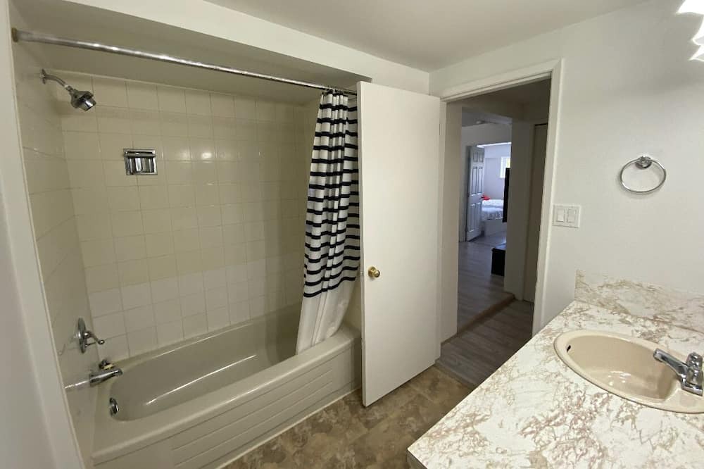 Photo of Bathroom in Hollyburn