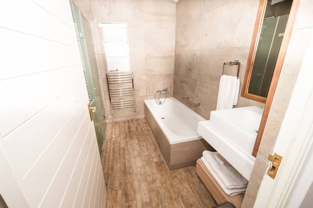 Photo of Bathroom in Greater Johannesburg Metropolitan Area