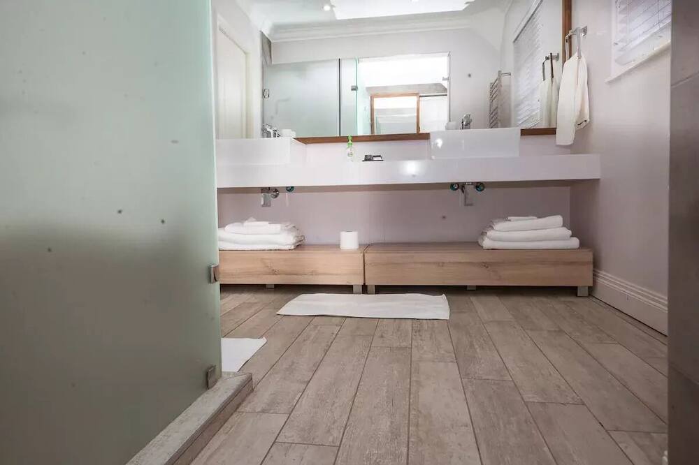 Photo of Bathroom in Greater Johannesburg Metropolitan Area