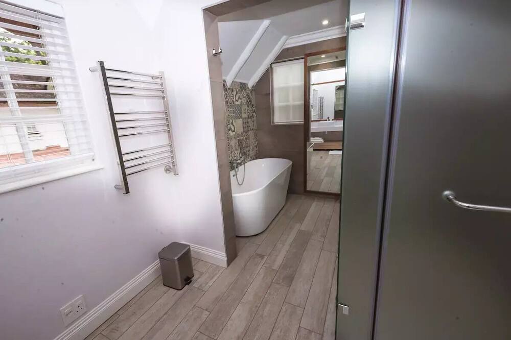 Photo of Bathroom in Greater Johannesburg Metropolitan Area