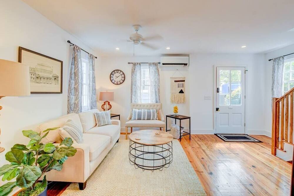 Photo of Livingroom in Westside
