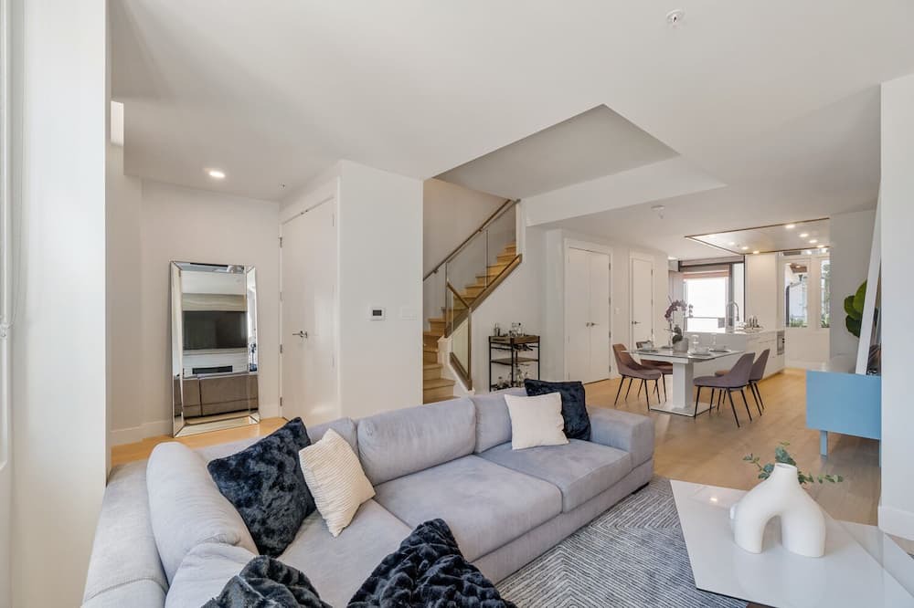 Photo of Livingroom in Horseshoe Bay