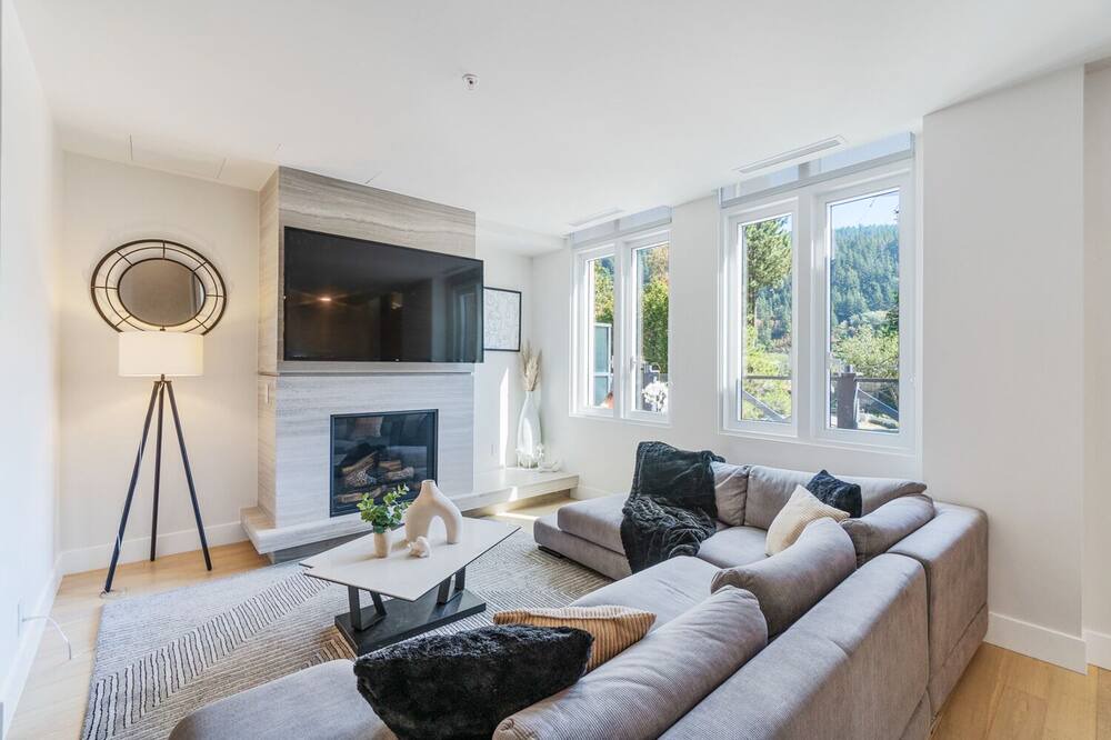 Photo of Livingroom in Horseshoe Bay
