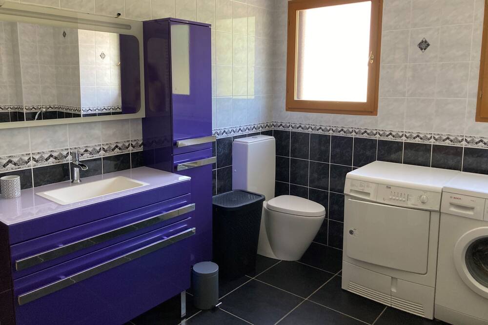 Photo of Bathroom in Albertville