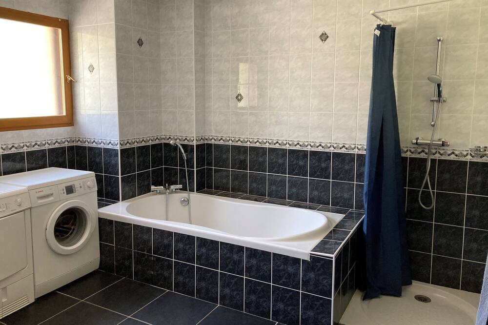 Photo of Bathroom in Albertville