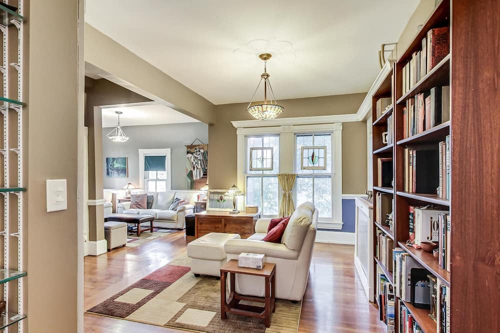 Photo of Livingroom in Takoma Park