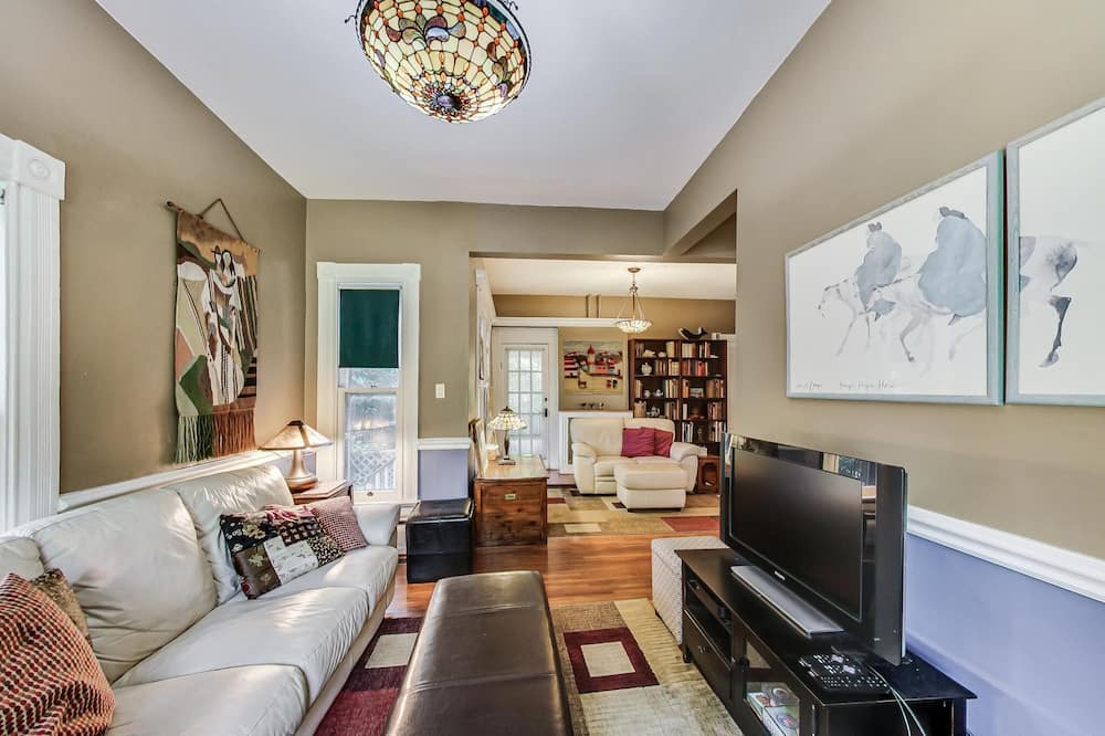 Photo of Livingroom in Takoma Park