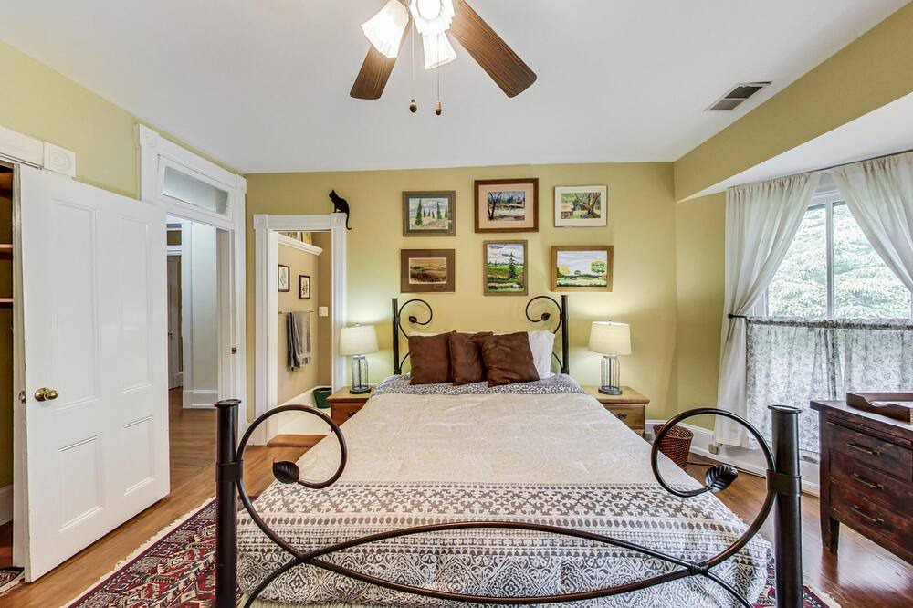 Photo of Bedroom in Takoma Park