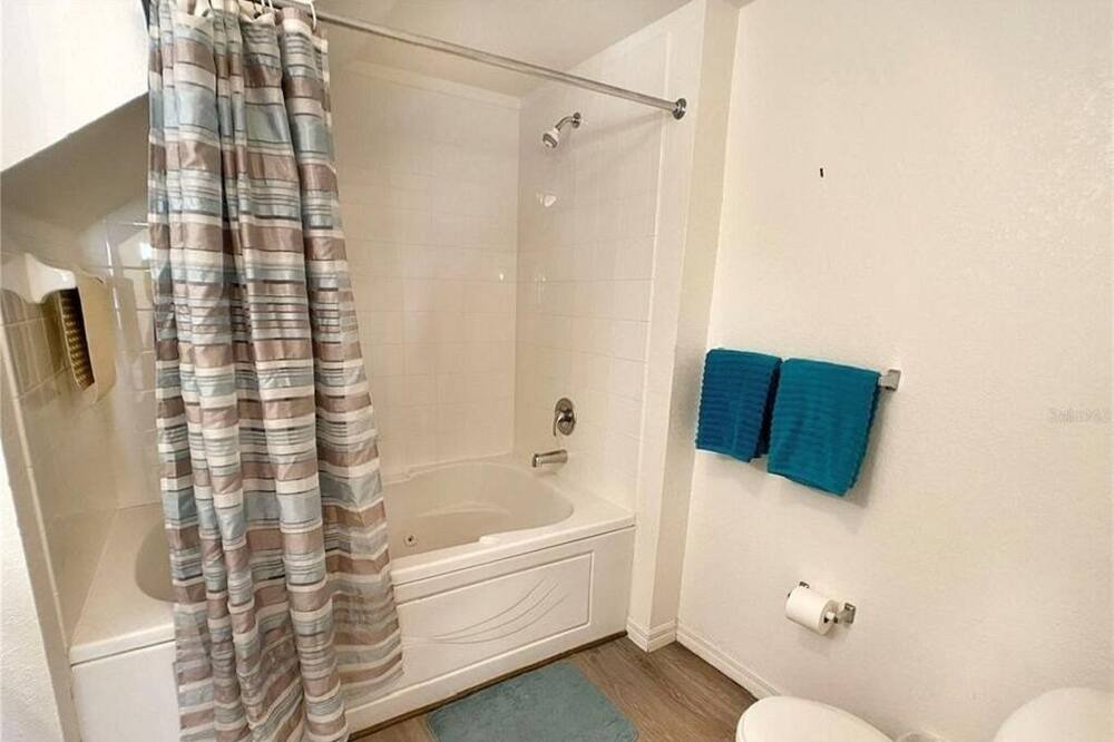 Photo of Bathroom in Venetian Bay Villages