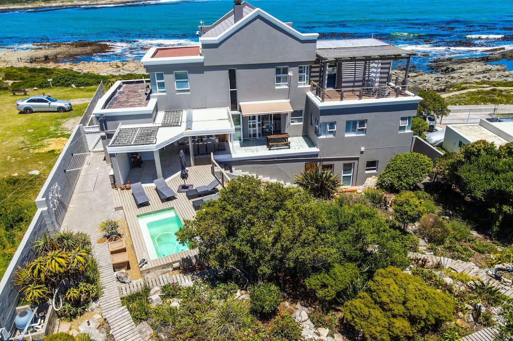 Photo of Outdoor in Sandbaai