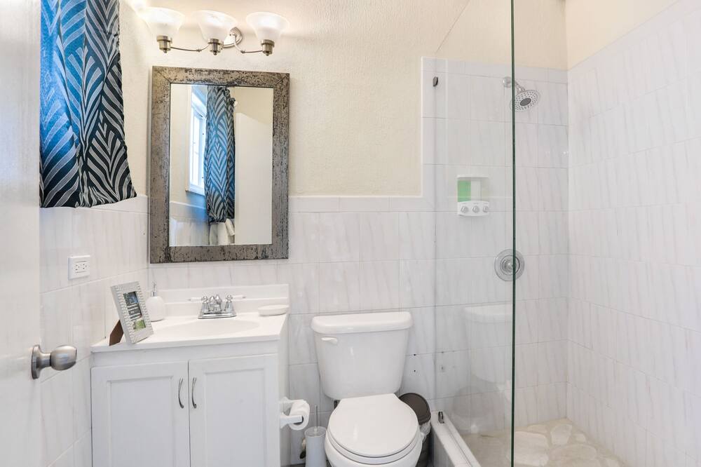 Photo of Bathroom in Sea Rocks