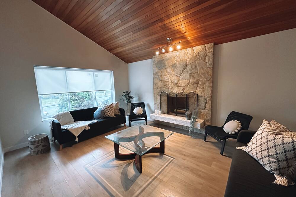 Photo of Livingroom in Fraserview