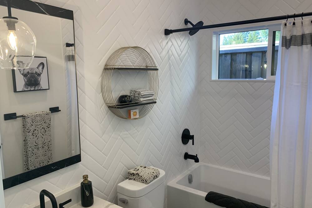 Photo of Bathroom in Canyon Heights