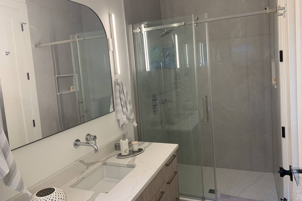Photo of Bathroom in Canyon Heights