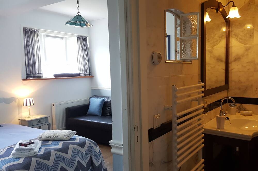 Photo of Bathroom in Westwoud