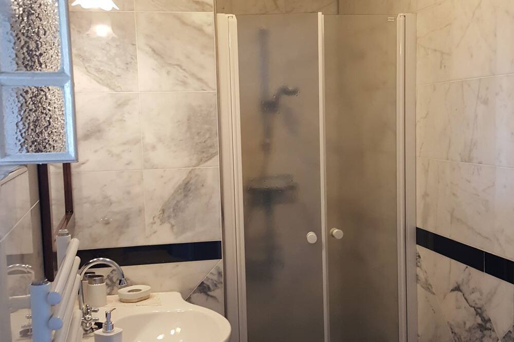 Photo of Bathroom in Westwoud
