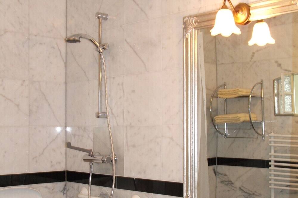 Photo of Bathroom in Westwoud