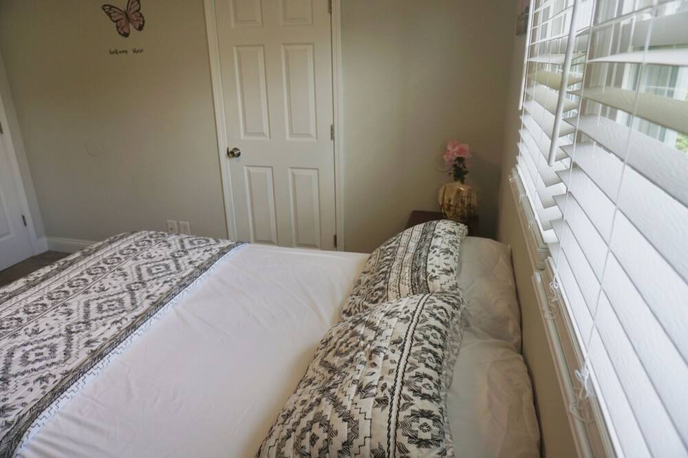Photo of Bedroom in Villa Heights