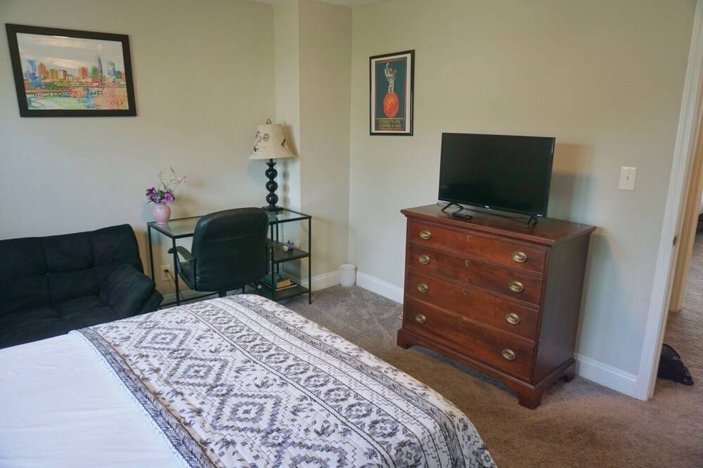 Photo of Bedroom in Villa Heights